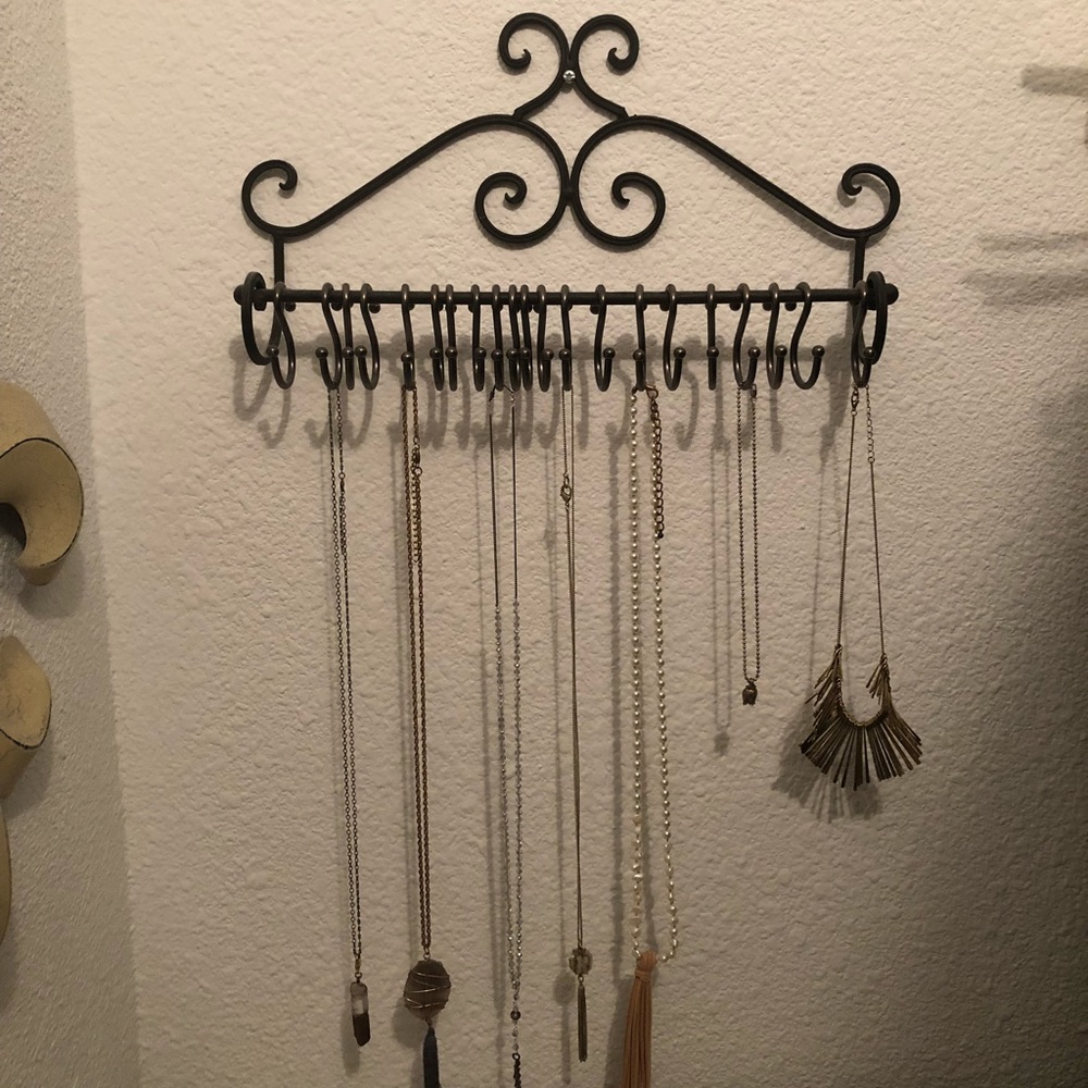 NECKLACE ORGANIZER